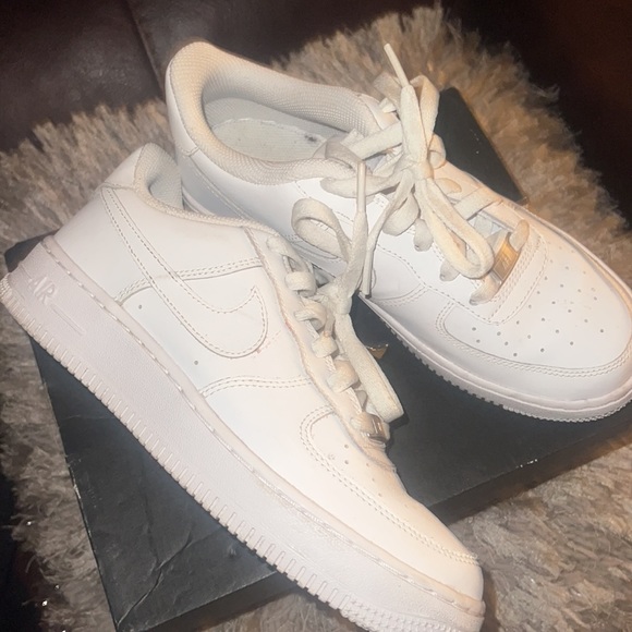 Sneakers - Picture 4 of 4